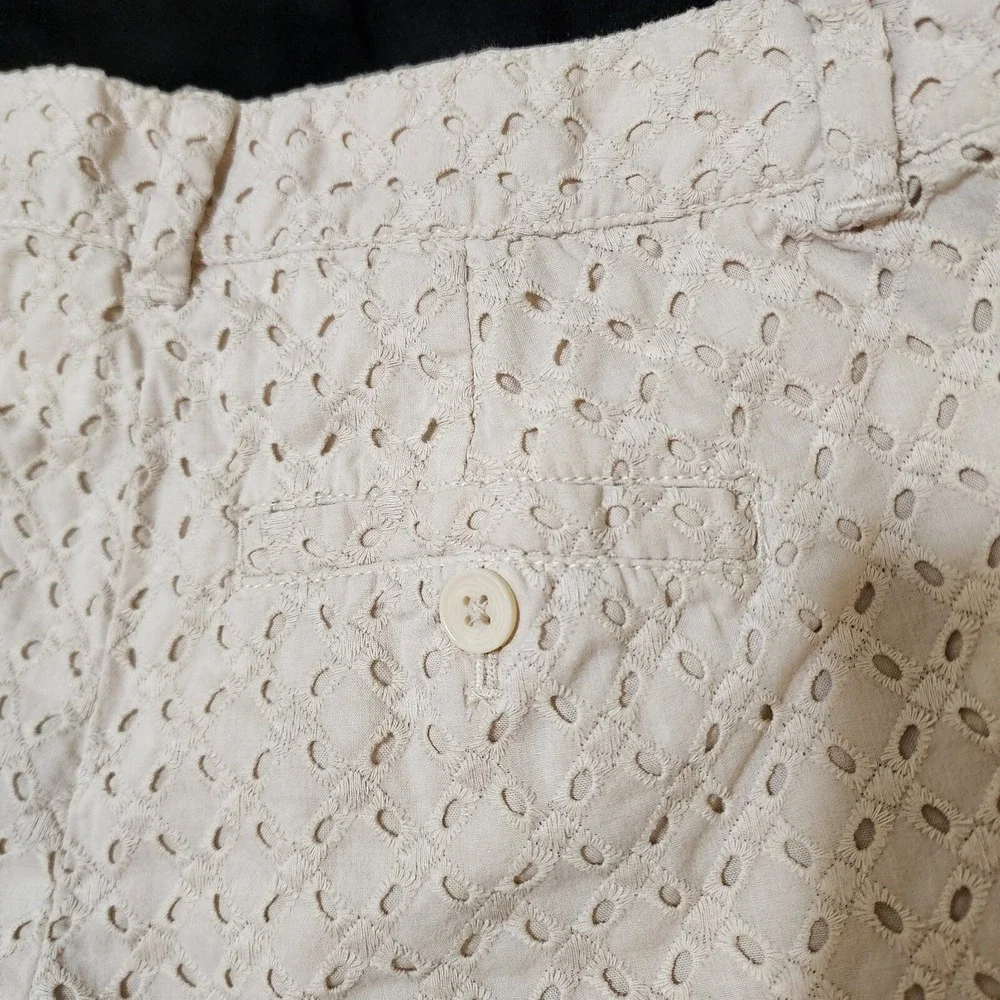 Ann‎ Taylor LOFT Size 00 Ivory Cream Eyelet Cloth Mid Rise Original Shorts